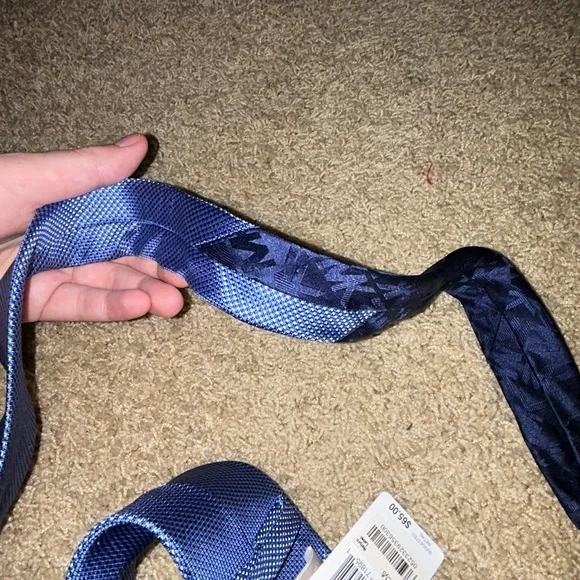 Michael Kors Navy Blue Tie 100% silk - Picture 6 of 10